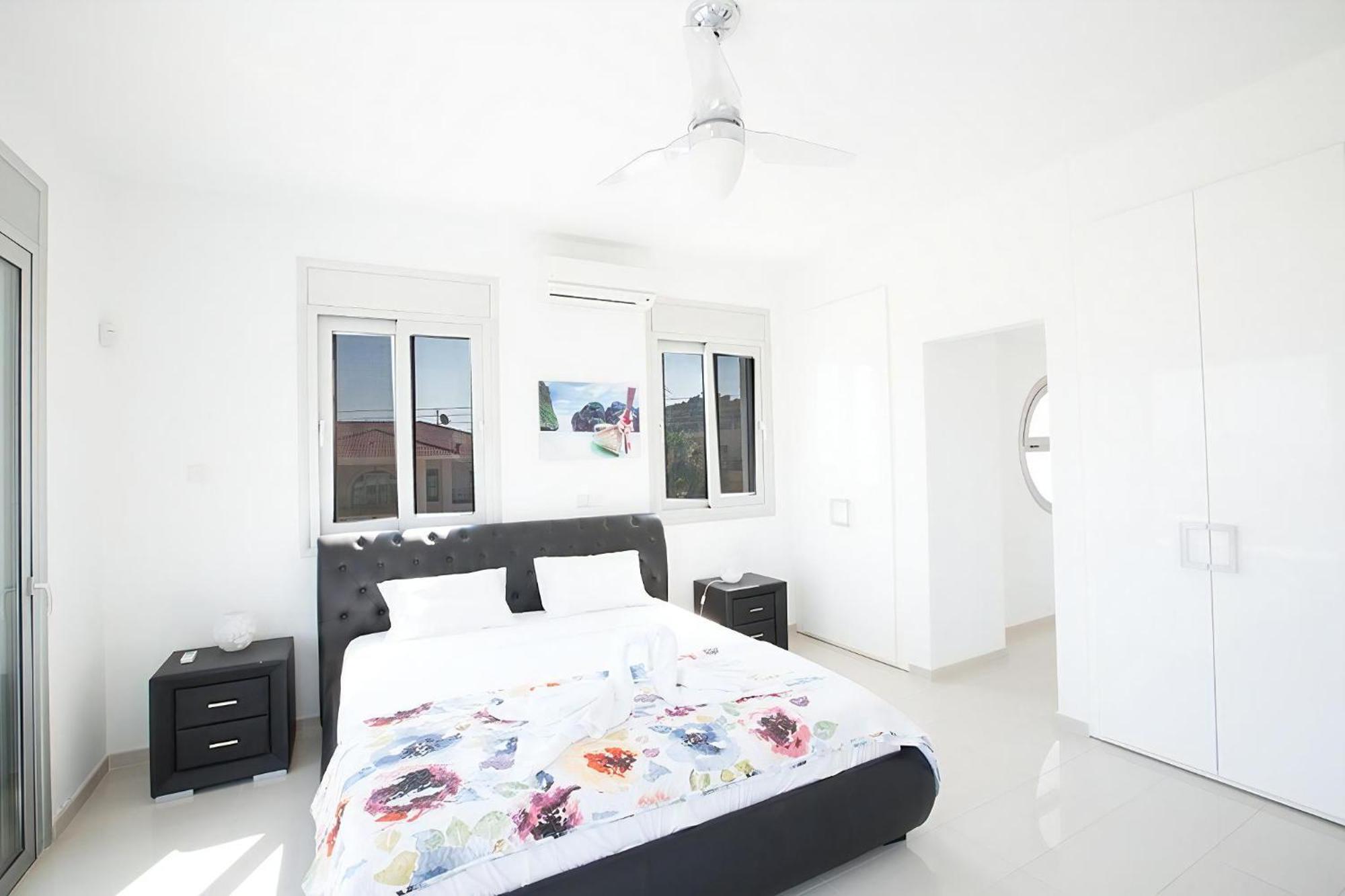 Villa Protara Chrysos - Beautiful 5 Bedroom Protaras Villa - Walking Distance To Fig Tree Bay Εξωτερικό φωτογραφία